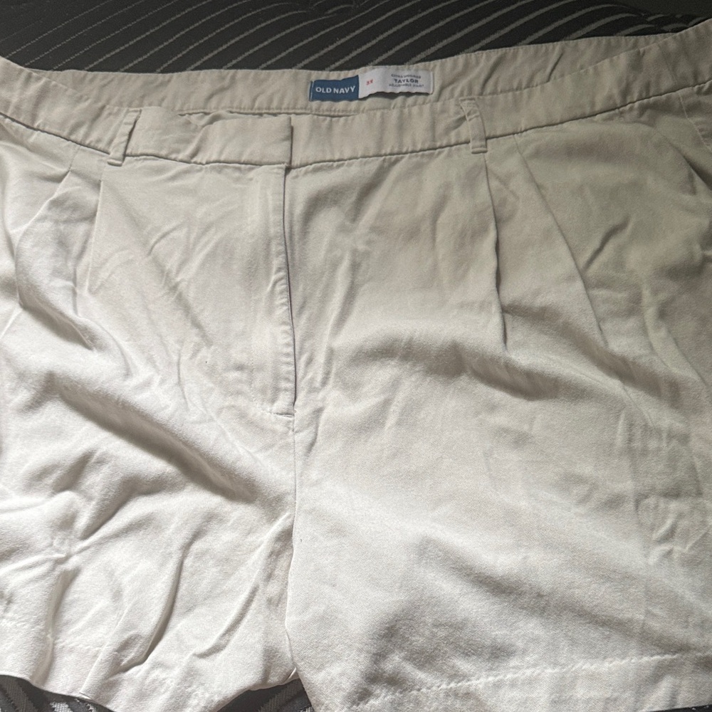 Old Navy Women's Cream Shorts